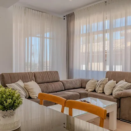 Living Ii Apartment *